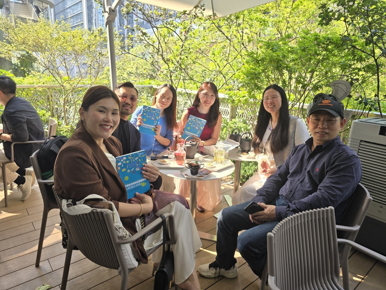 乐贸公开发布的深圳交流合影